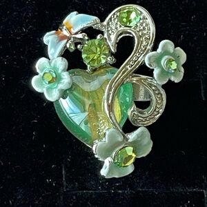 Beautiful & Showy Green and Silver Floral Ring